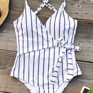 CUPSHE Stripe One-Piece Swimsuit